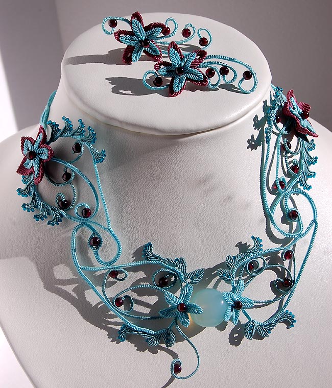 Micro-macrame jewelry by Elena Miklush