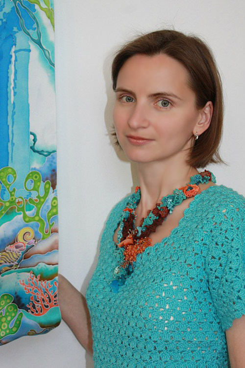 Micro-macrame jewelry artist Elena Miklush