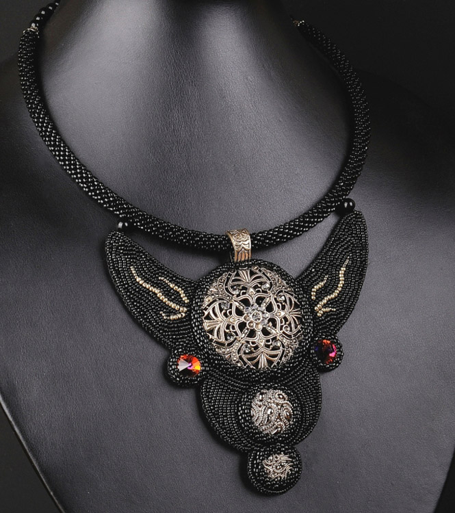 Bead jewelry by Inga Sampoeva