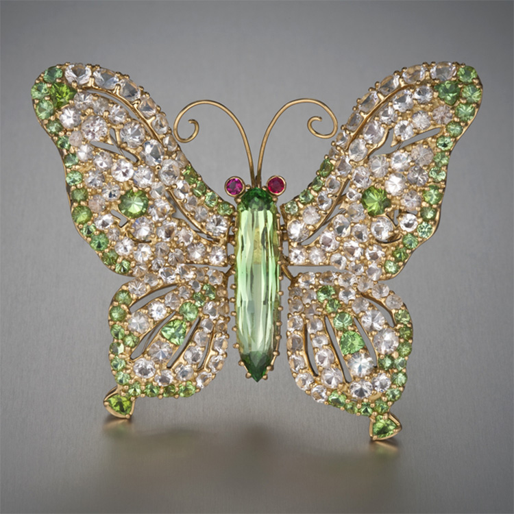 Hiddenite in jewelry: the brooch featuring the Hiddenite Butterfly