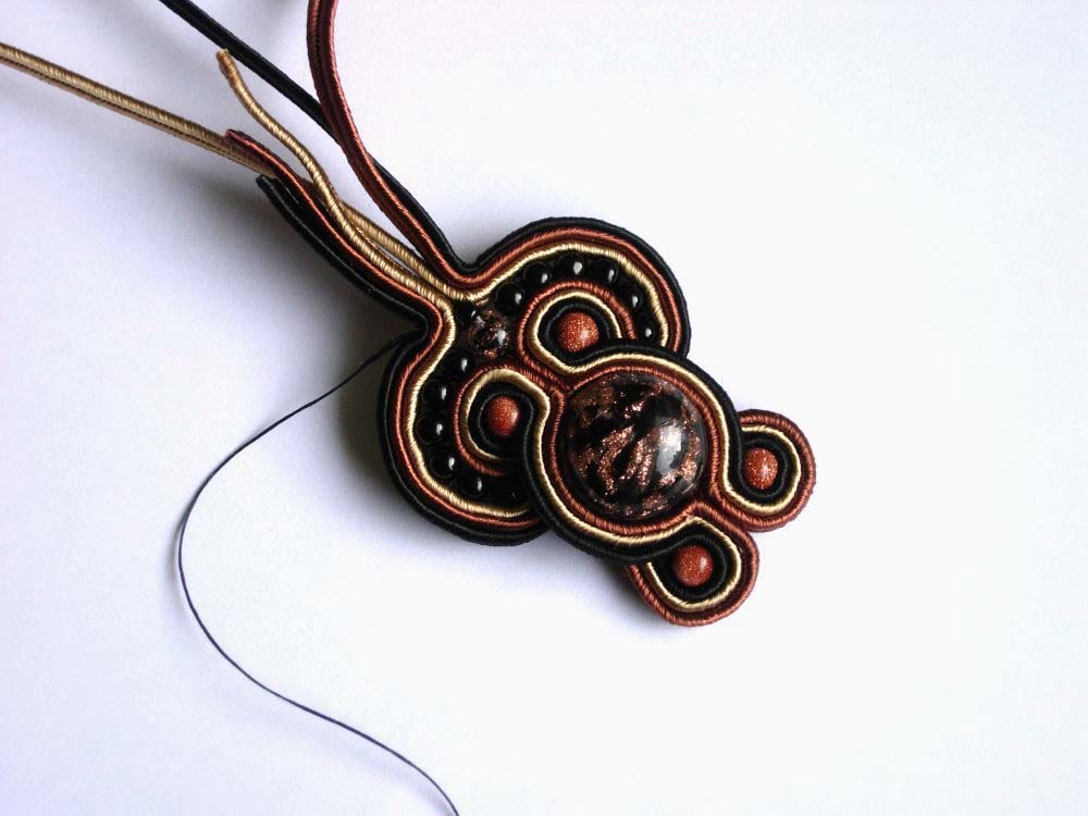 Anneta Valious. Bracelet made from soutache and beads Step 7