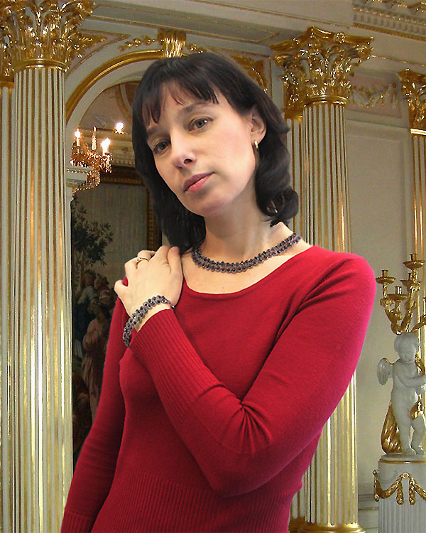 Svetlana Nebolsina and her bead paintings