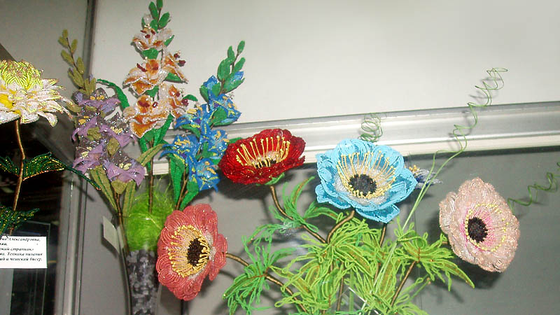 Beaded flowers by Elena Bashkatova