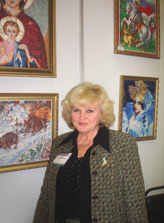 Svetlana Nebolsina and her bead paintings