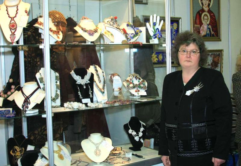 Beaded jewelry artist Victoria Katamashvili