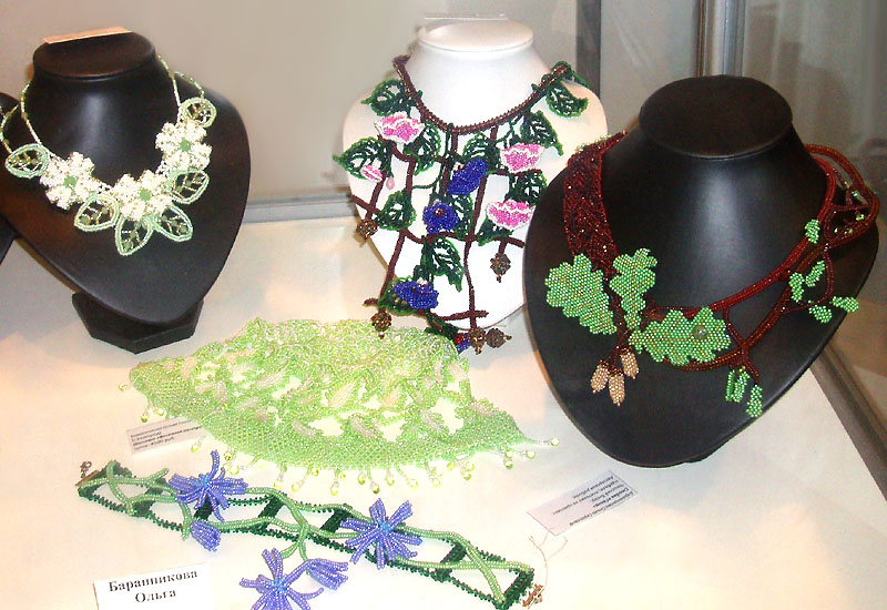Beaded botanical jewelry by Olga Barannikova