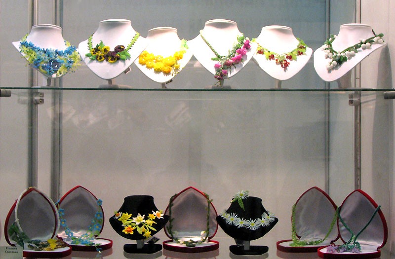 Beaded botanical jewelry by Svetlana Eltsova