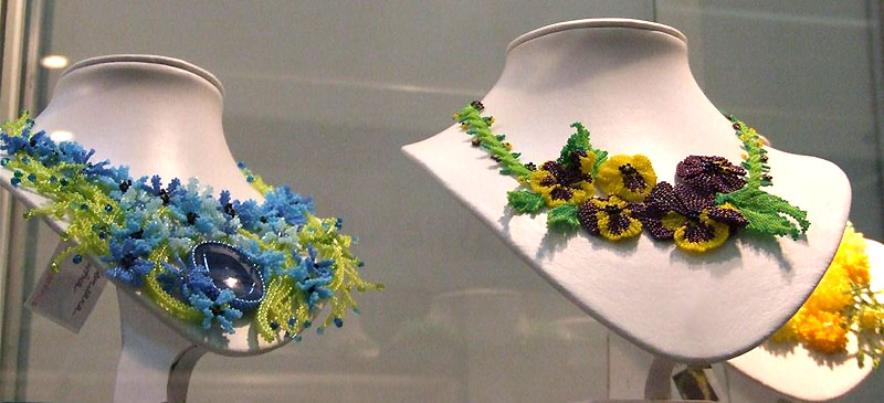 Beaded botanical jewelry by Svetlana Eltsova