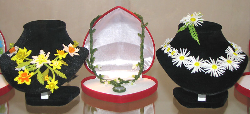 Beaded botanical jewelry by Svetlana Eltsova