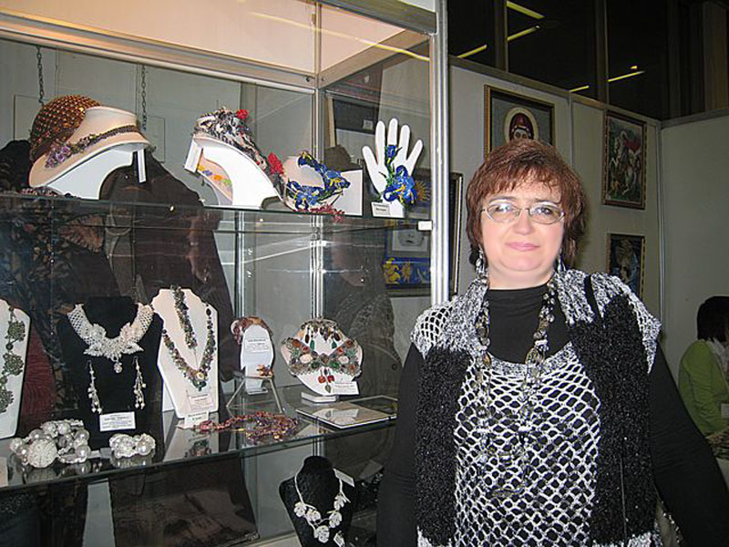 Beaded jewelry artist Elena Vilchevskaya