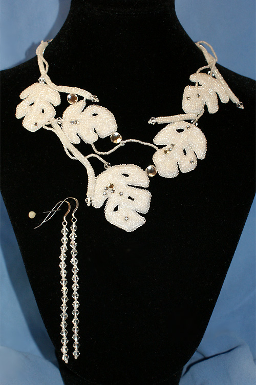 Bead embroidered jewelry set by Olga Shumilova