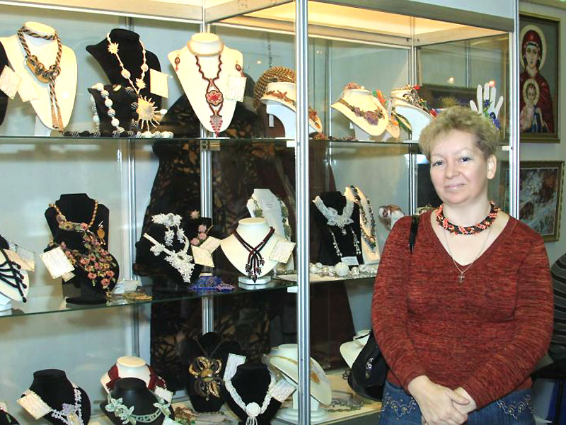 Bead jewelry artist Olga Makhonova