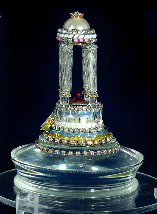 Beaded sculpture by Natalia Bulba